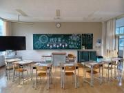 卒業生を待つ教室