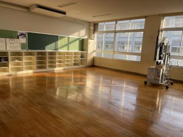 大掃除のあと、空っぽになった教室の様子