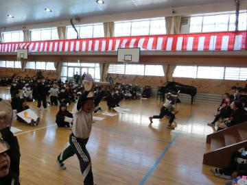 3年生が出し物を披露しているところ