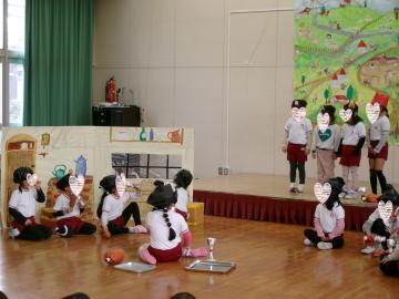 5歳児が劇遊びをしているところ