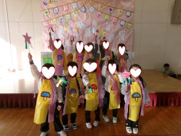 3歳児が発表会をしているところ