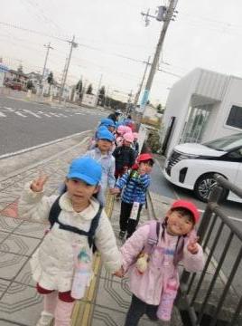 歩いている様子