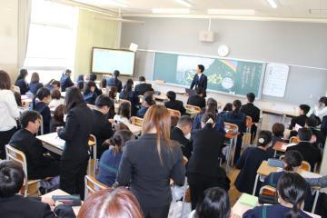 入学式後のクラスの様子(1)