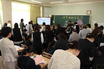 入学式後のクラスの様子(2)