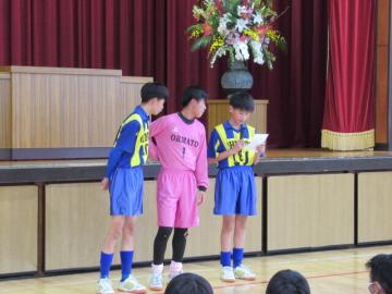 運動部は、ユニフォーム姿でPRしている部が多く、その様子です