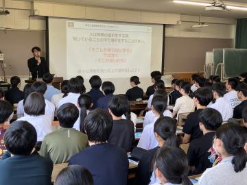 講師の上原氏