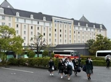 ハウステンボス出発している様子