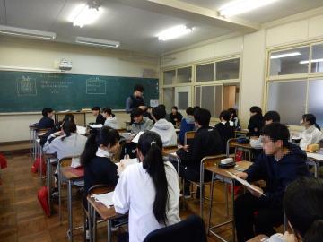 気づいたことを共有する生徒のようす