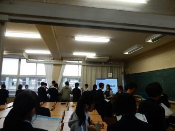 トークフォークダンスをする生徒のようす1