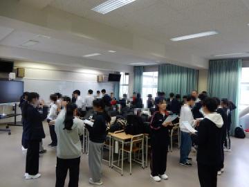 トークフォークダンスをする生徒のようす3