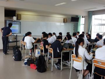オンライン講座を受ける生徒のようす2