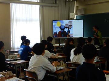 市職員による講座に参加する生徒のようす3