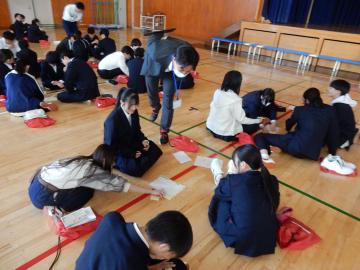 班ごとに課題に取り組むようす2