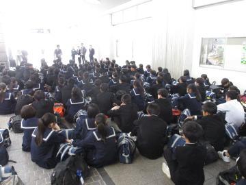 姫路駅に集合する3年生の様子