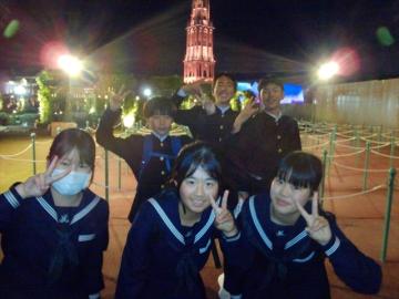 ハウステンボスの展望台を背景にとった写真