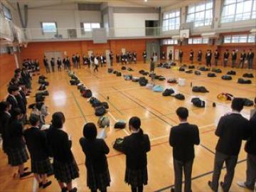 平和宣言の練習をする生徒たちの様子