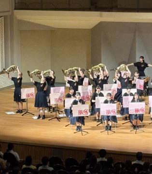令和8年度オープンハイスクールで演奏する様子2