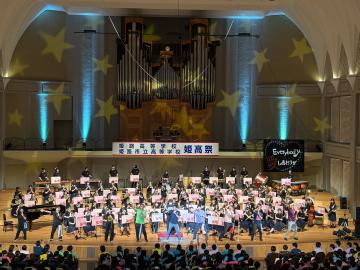 令和8年度姫高祭で演奏する様子9