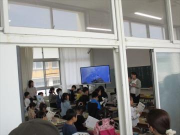 1年生の教室の授業風景