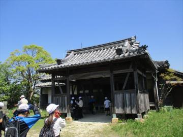山頂にある役行者（えんのぎょうじゃ）を祀る華厳時（けごんじ）