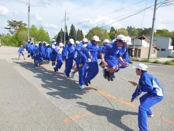 1年生　自然学校　大縄跳び