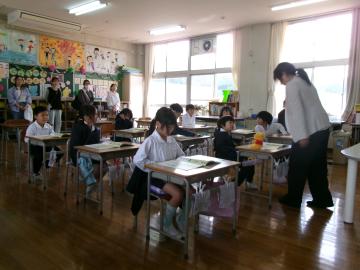 1年生が算数の学習をしている様子