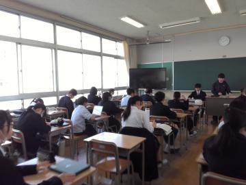 2年3組の生徒が授業を受けているようす2