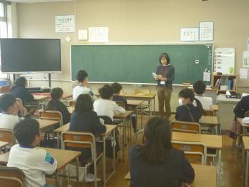 高学年には文庫本を聞かせてくださいました。