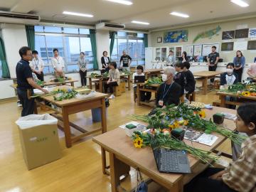 生花市場の方が来てくれました