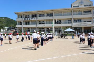 開会式・閉会式の練習をしている様子