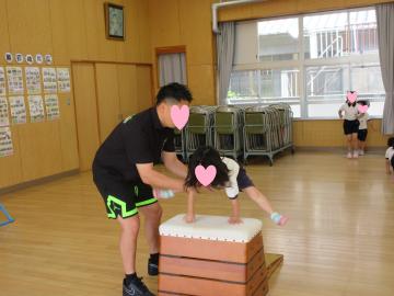 跳び箱をしている写真