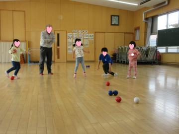 ボッチャをしている写真