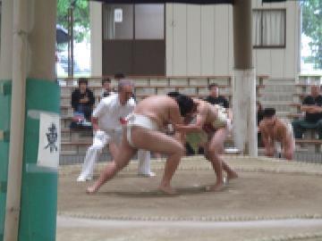 団体戦で試合をする選手の様子