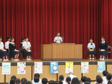 立候補者一人ずつ、緊張しながらの演説です