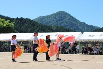 紅組の応援合戦の様子