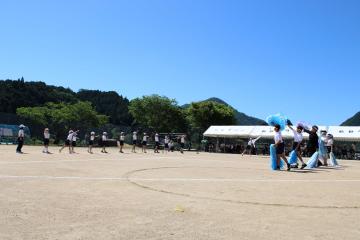 白組の応援合戦の様子