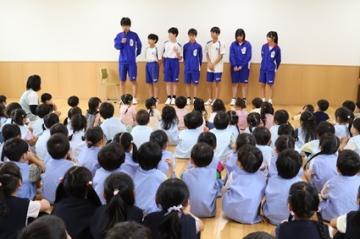 保育園で発表している様子