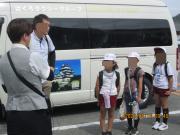 ヤマサかまぼこに到着する様子