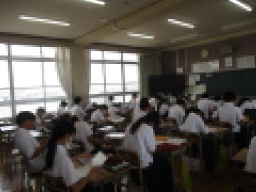 自主学習する生徒たちの様子