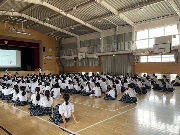 生徒が講習を聞いているようす