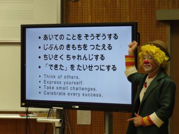 パフォーマンスに大事な事を説明している様子