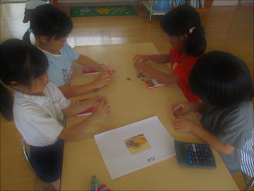 計算機で使って遊ぶ幼児