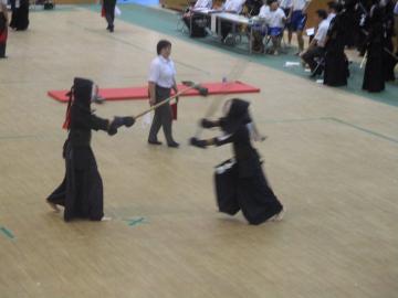 剣道の試合をしている選手の様子