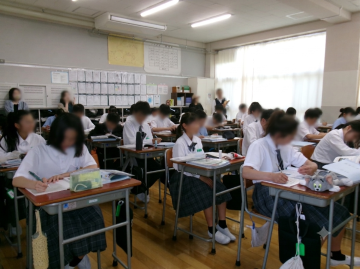 1年2組での社会の授業の様子
