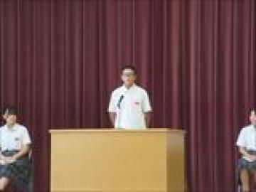 1番目の弁士が話す様子