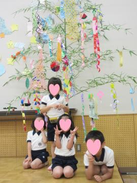 みんなで記念撮影をしている様子