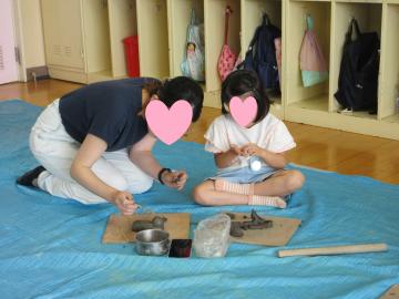 粘土をしている写真