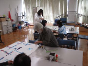 イタヤ馬を作る地域の人々の様子
