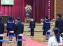 対面式で新入生と在校生が対面している様子
