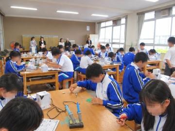 技術の実習中の参観です